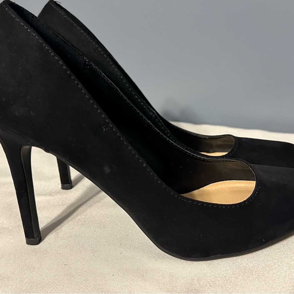 Lauren Conrad suede pumps
